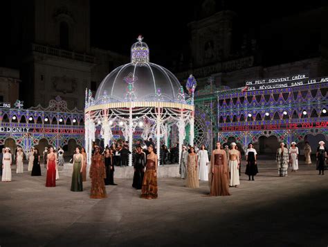 vip a lecce per dior|Dior celebra Lecce: il video per la collezione Cruise 2021.